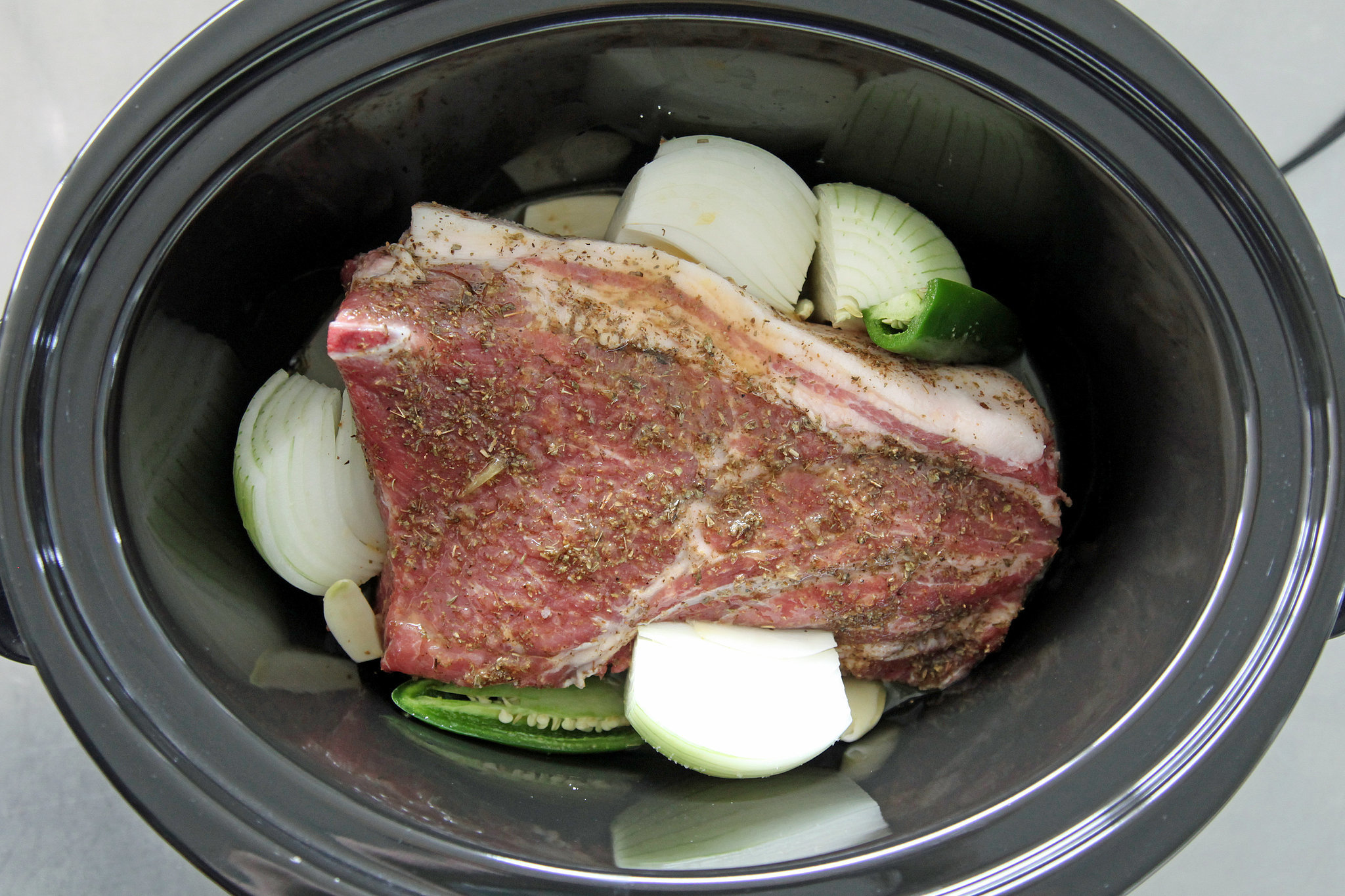 https://media3.popsugar-assets.com/files/2015/05/29/815/n/1922398/e19fc37d_Pork-Shoulder-in-a-Slow-Cooker.xxxlarge_2x.jpg