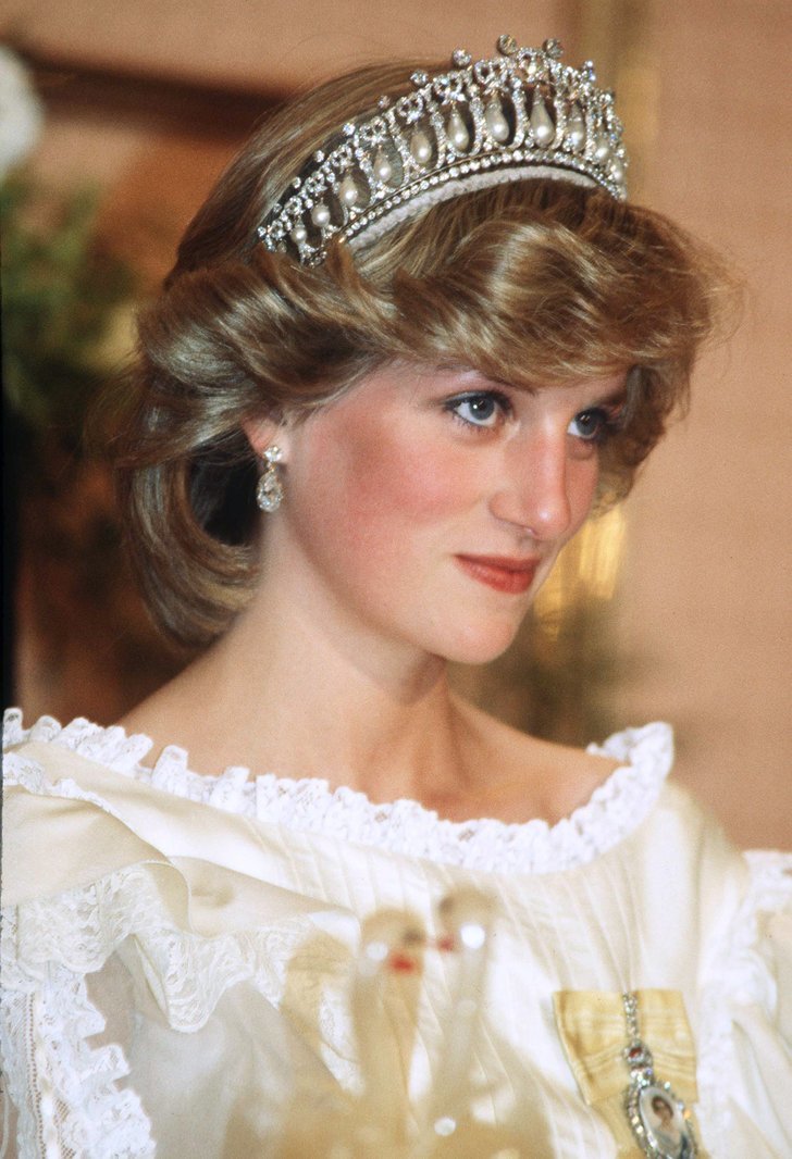 Britain: The Cambridge Lover's Knot Tiara | The 10 Most Exquisite and ...