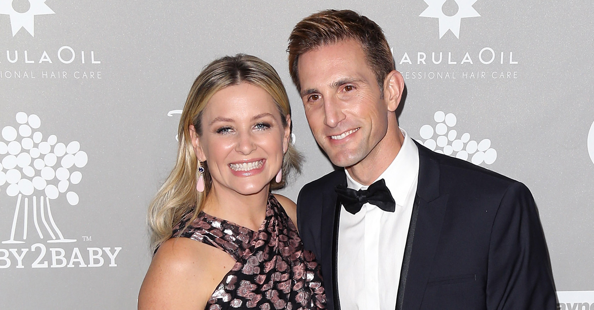 Jessica Capshaw shares picture of her new-born baby daughter.