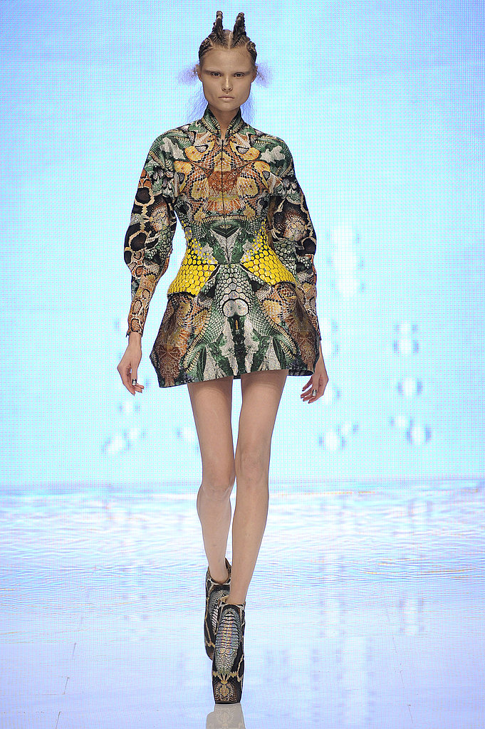 Alexander McQueen Shows Holographic Alien Beauties for Spring 2010 ...